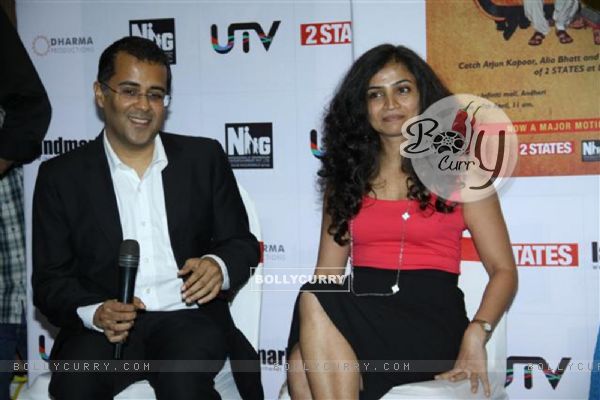 Cheta Bhagat with his wife at the New Cover launch of the book '2states'