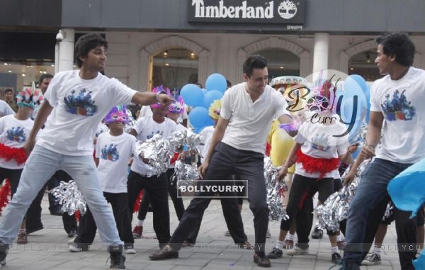Imran Khan dances along at the promotions of Rio 2