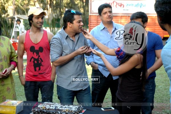 The tem of Sadda Haq celebrates as they complete 100 episodes