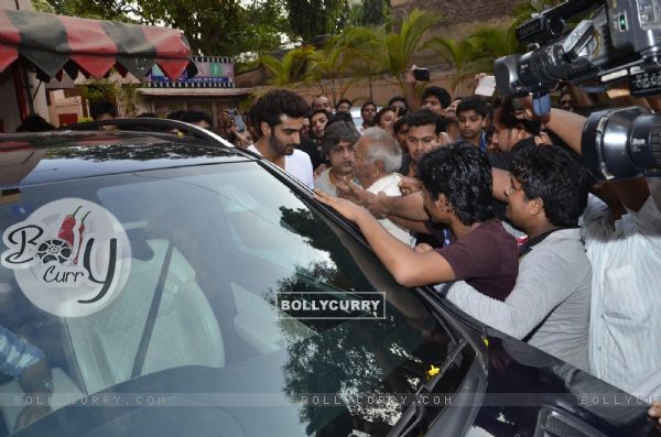 Arjun Kapoor catches audience reaction of '2 States' (317459)