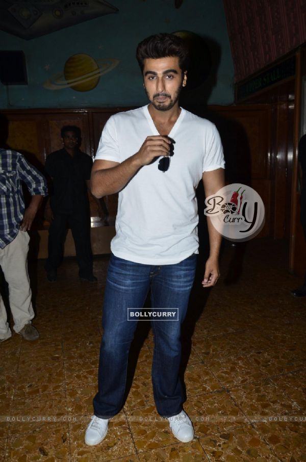 Arjun Kapoor catches audience reaction of '2 States' (317461)