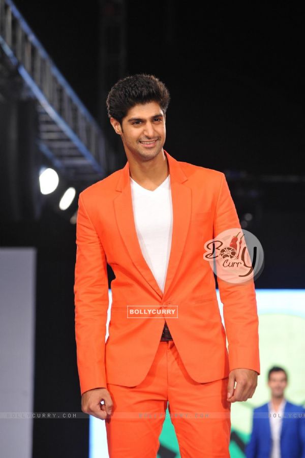 Tanuj Virwani at the charity fashion show 'Ramp for Champs'