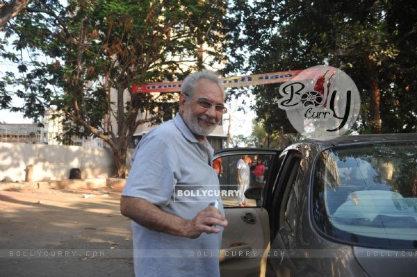 Kulbhushan Kharbanda casts his vote at a polling stations in Mumbai