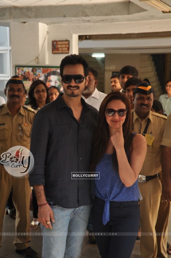 Esha Deol with her husband shows her inked finger