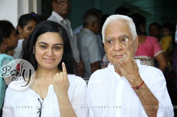 Padmini Kohlapure casts her vote at a polling station in Mumbai