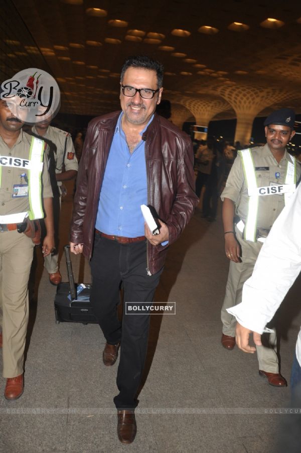 Boman Irani was seen at Mumbai airport leaving to attend IIFA