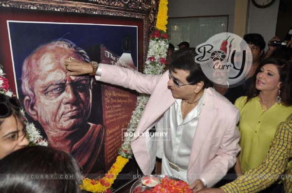 Jeetendra pays his respect at the Dada Sahib Phalke Awards