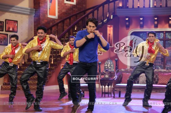 Tiger Shroff performs on Comedy Nights with Kapil (318560)