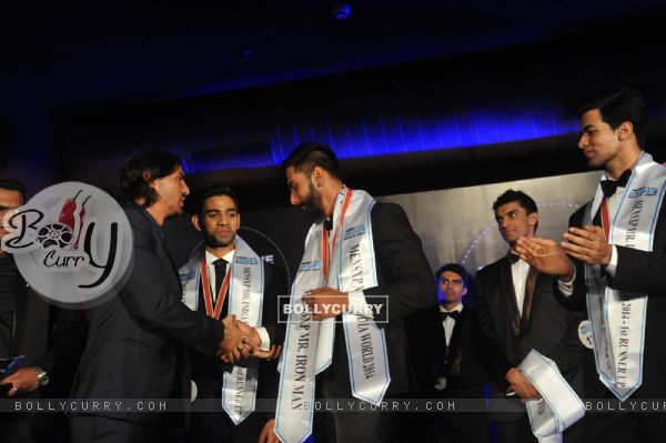 Arjun Rampal congratulates the winners of 'Mr India 2014'