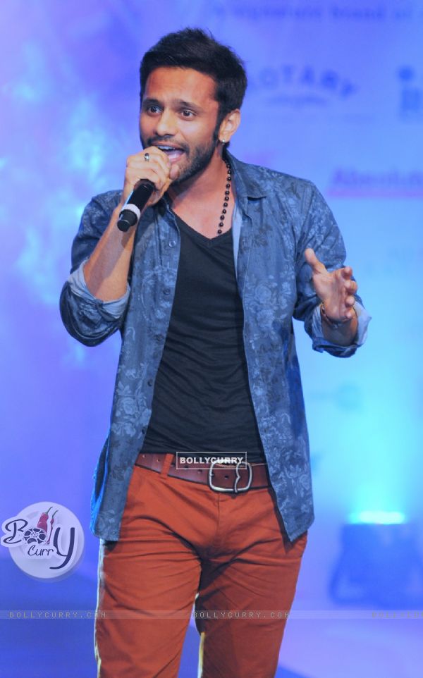 Rahul Vaidya performs at Tassel Fashion & Lifestyle Awards 2014