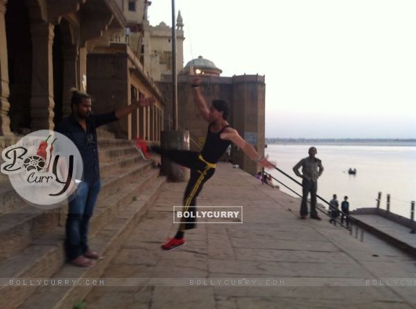 Tiger Shroff practices his stunts at Varanasi (319024)