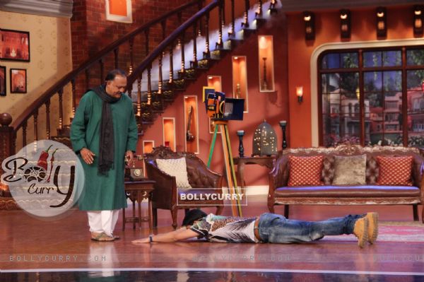 Kapil Sharma seeks blessings from Alok Nath on Comedy Nights With Kapil