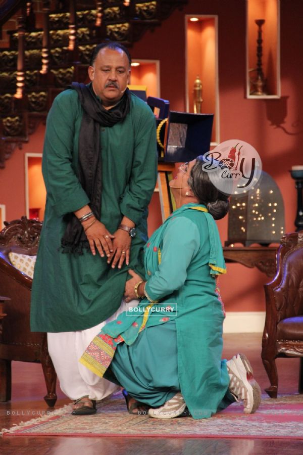 Dadi too seeks blessings from Alok Nath on Comedy Nights With Kapil