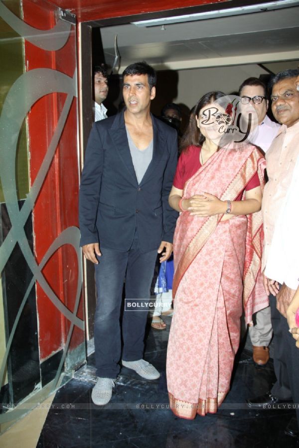 Akshay Kumar and Maneka Gandhi at the First Look Launch of It's Entertainment