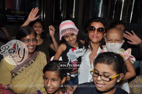 Sushmita Sen Celebrates 20years of her winning the crown with CPAA kids