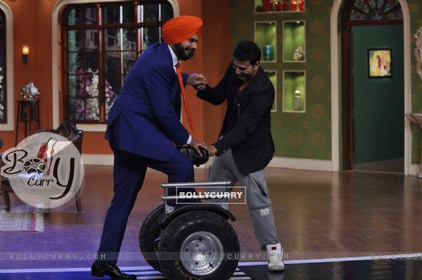 Promotion of Holiday on Comedy Nights With Kapil (320196)