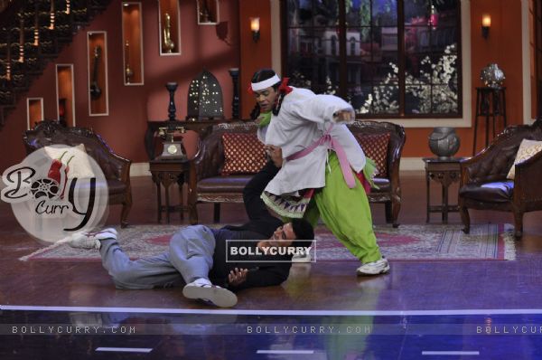 Akshay defeated by Palak on Comedy Nights With Kapil (320201)
