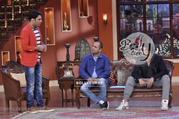 Promotion of Holiday on Comedy Nights With Kapil (320209)