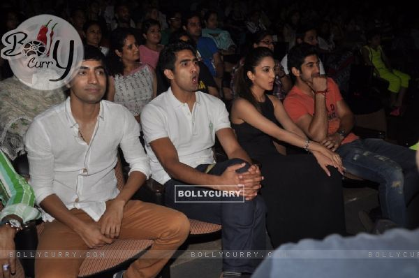 Fugly team attends Shiamak's show Selcouth finale (321019)
