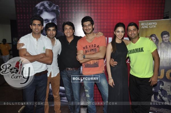 Fugly team attends Shiamak's show Selcouth finale (321026)