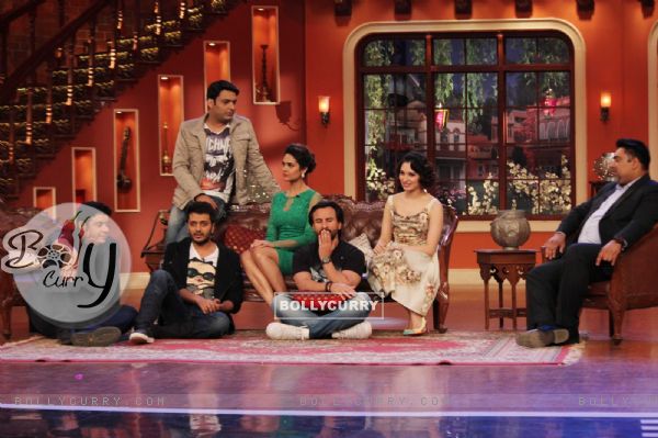 Promotion of Humshakals on Comedy Nights with Kapil (321558)