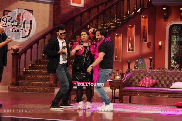 Riteish, Palak and Saif perform on Comedy Nights with Kapil (321565)