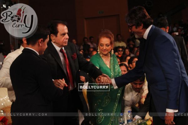 Amitabh Bachchan and Aamir Khan help Dilip Kumar at the launch