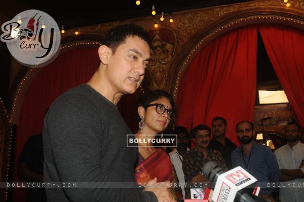 Aamir Khan and Kiran Rao at Star Parivaar Awards 2014