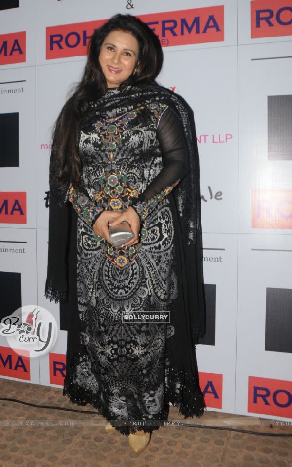 Poonam Dhillon at Rohhit Verma's club wear collection launch .