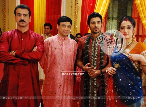 Dharmaraj Mahiyavanshi, Meghna, Shanshank and Rasik in the show Bandini