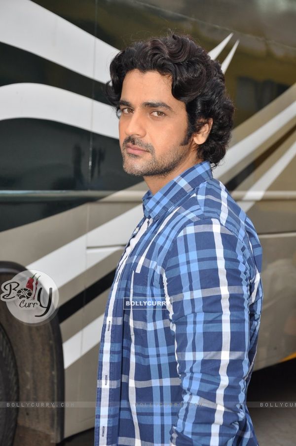Arjan Bajwa at the Promotions of Bobby Jasoos
