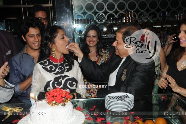 Anup Jalota feeding Megha Jalota her Birthday cake