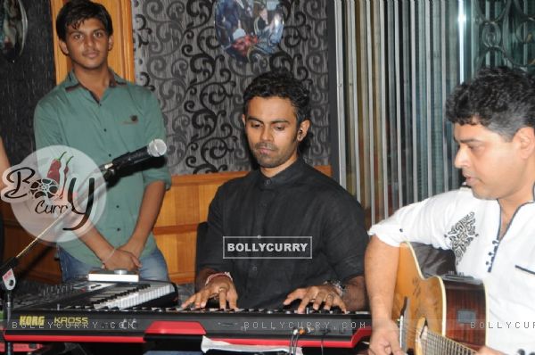 Sangeet Haldipur performing at Music Mania Event
