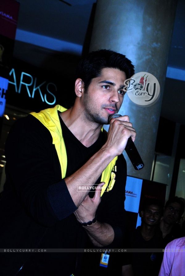 Sidharth Malhotra at the Promotions of Ek Villain at Viviana Mall, Thane (323732)