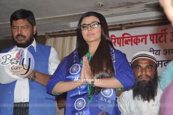 Rakhi Sawant was seen greeting the crowd