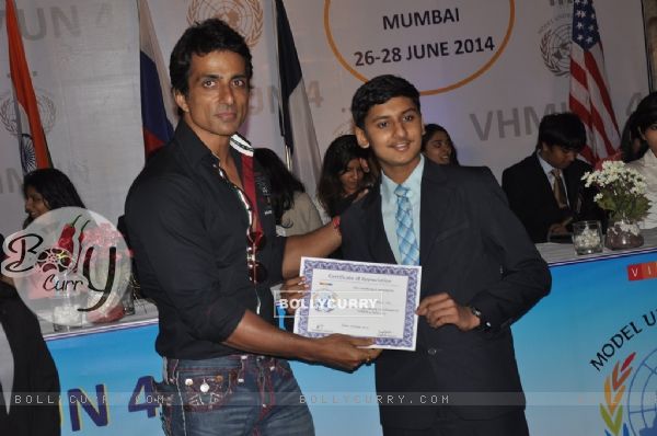 Sonu Sood giving certificate to student at  MUNA event .