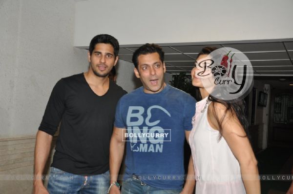 Sidharth Malhotra celebrates Ek Villain success with Salman Khan and Jacqueline Fernandez (323853)