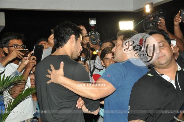 Sidharth Malhotra and Salman Khan at the success party of Ek Villain (323857)