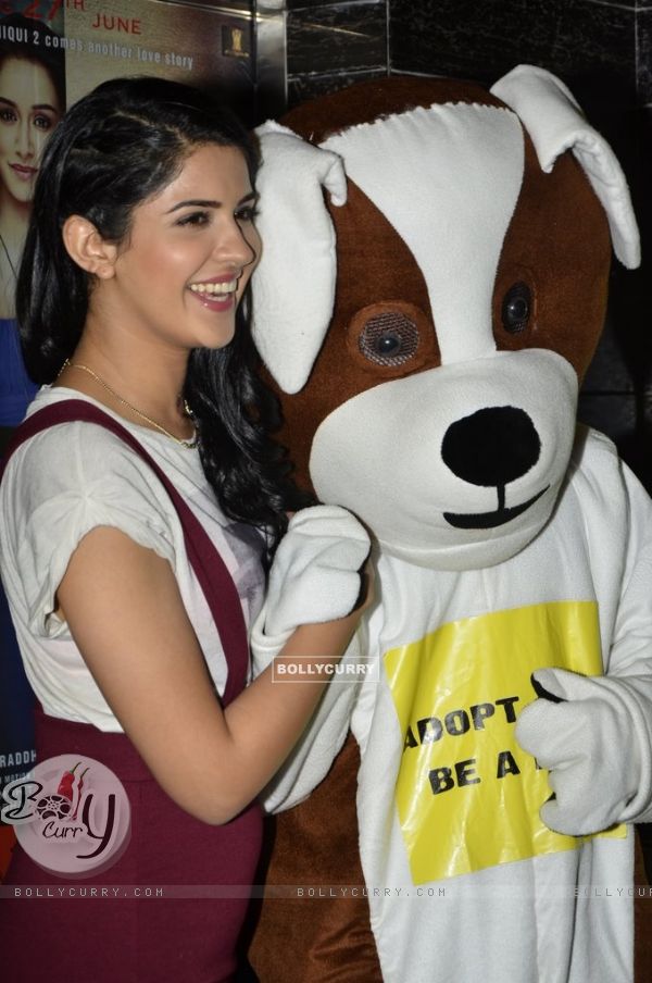 Deeksha pose with the Mascot of Adopt a Dog Campaign (323872)