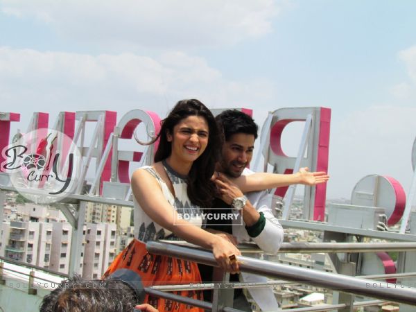 Varun and Alia wave out to their fans at Ahmedabad