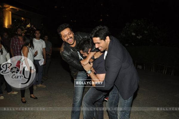 Riteish and Sidharth hug Mohit at the Success Party of Ek Villain