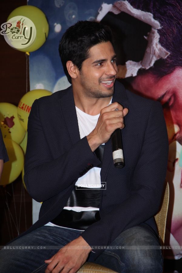 Sidharth Malhotra addresses the media at the Success Party of Ek Villain (324303)