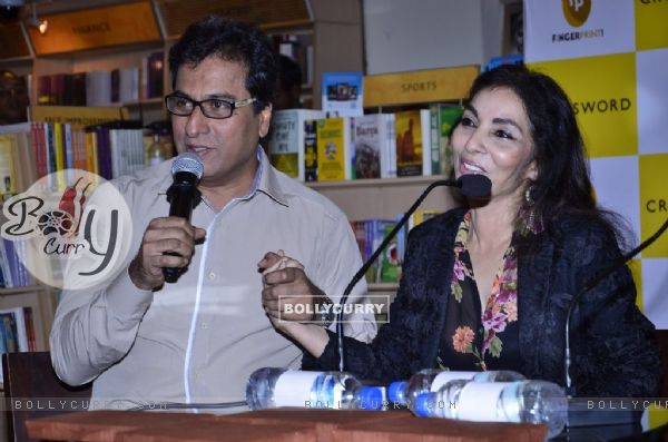 Talat Aziz with his wife at the 'Manhattan Mango' book launch