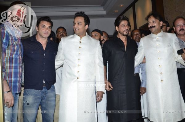 Shah Rukh Khan,Arbaaz Khan and and Aditya Pancholi at Baba Siddiqie's Iftar Party