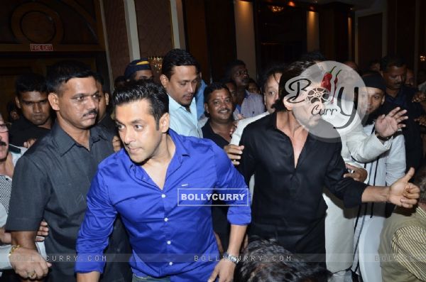 Salman Khan and Shah Rukh Khan where spotted at Baba Siddiqie's Iftar Party