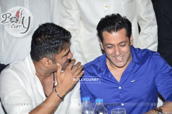 Suniel Shetty shares a joke with Salman Khan at Baba Siddiqie's Iftar Party