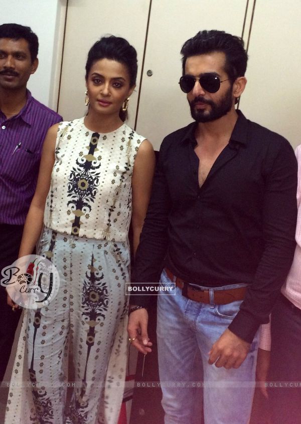 Jay Bhanushali and Surveen Chawla at the Promotions of Hate Story 2 at Inox (325382)