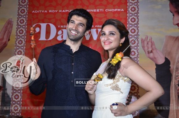 Parineeti Chopra and Aditya Roy Kapoor poses with kebab at the promotion of  Daawat-e-Ishq