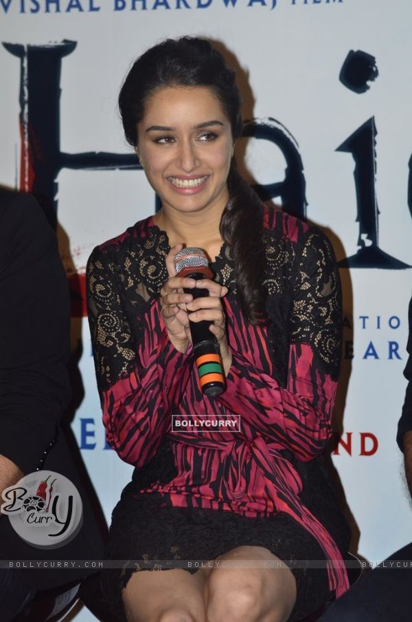 Shraddha Kapoor addressing to media at the Trailer Launch of Haider (325519)