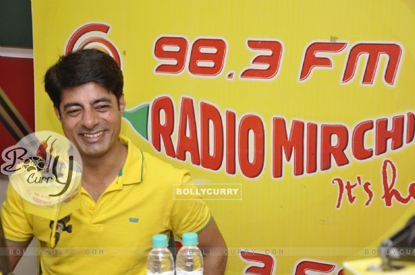 Sushant Singh on air at Radio Mirchi
